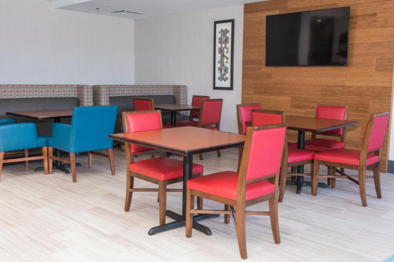 Holiday Inn Express Hotel & Suites Columbia-Fort Jackson By Ihg Buitenkant foto