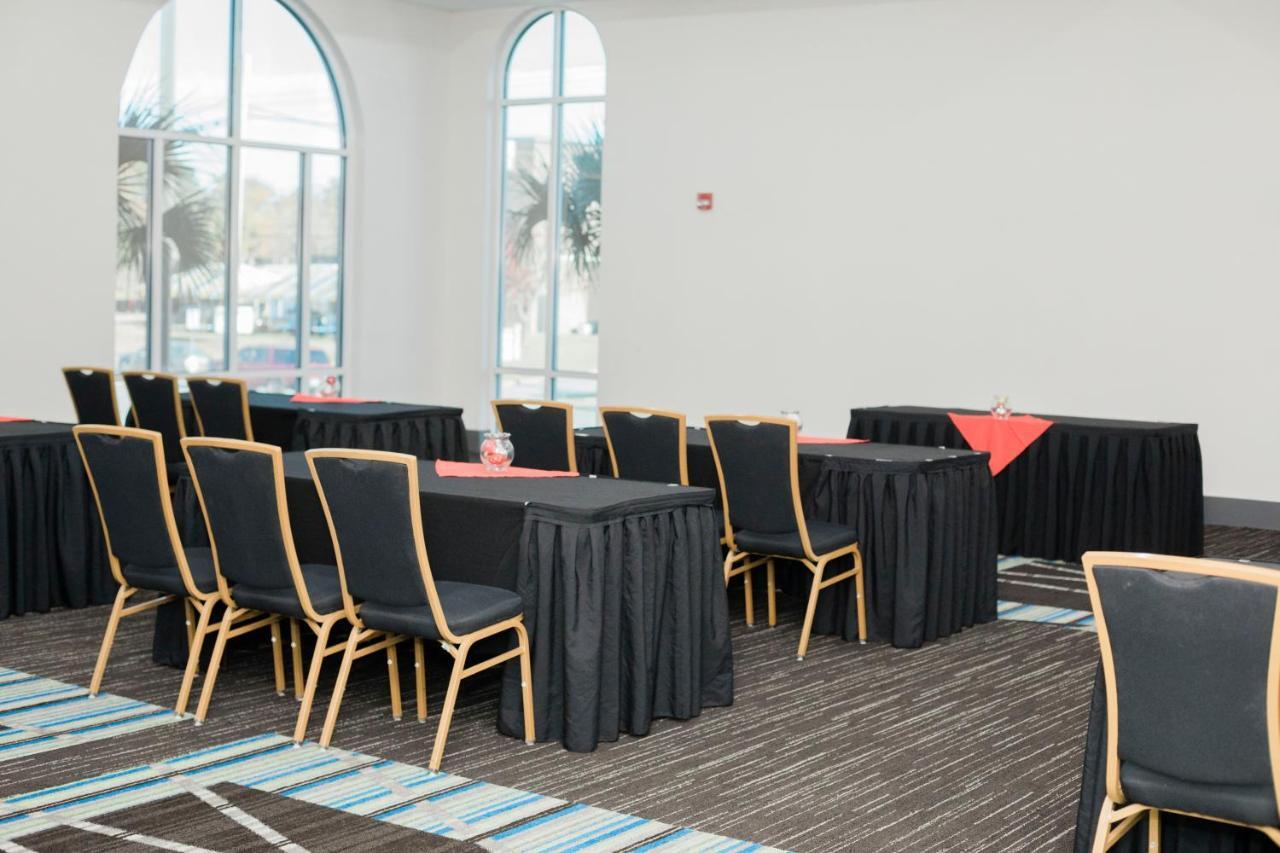 Holiday Inn Express Hotel & Suites Columbia-Fort Jackson By Ihg Buitenkant foto